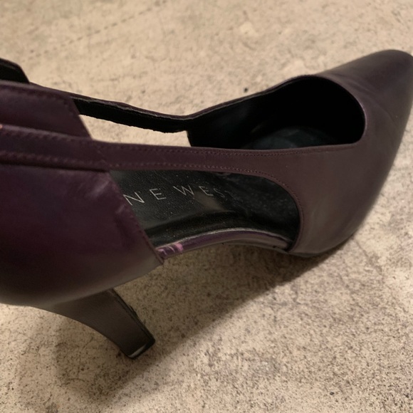 Pearlized Purple Nine West Heeled Pumps - Picture 6 of 8